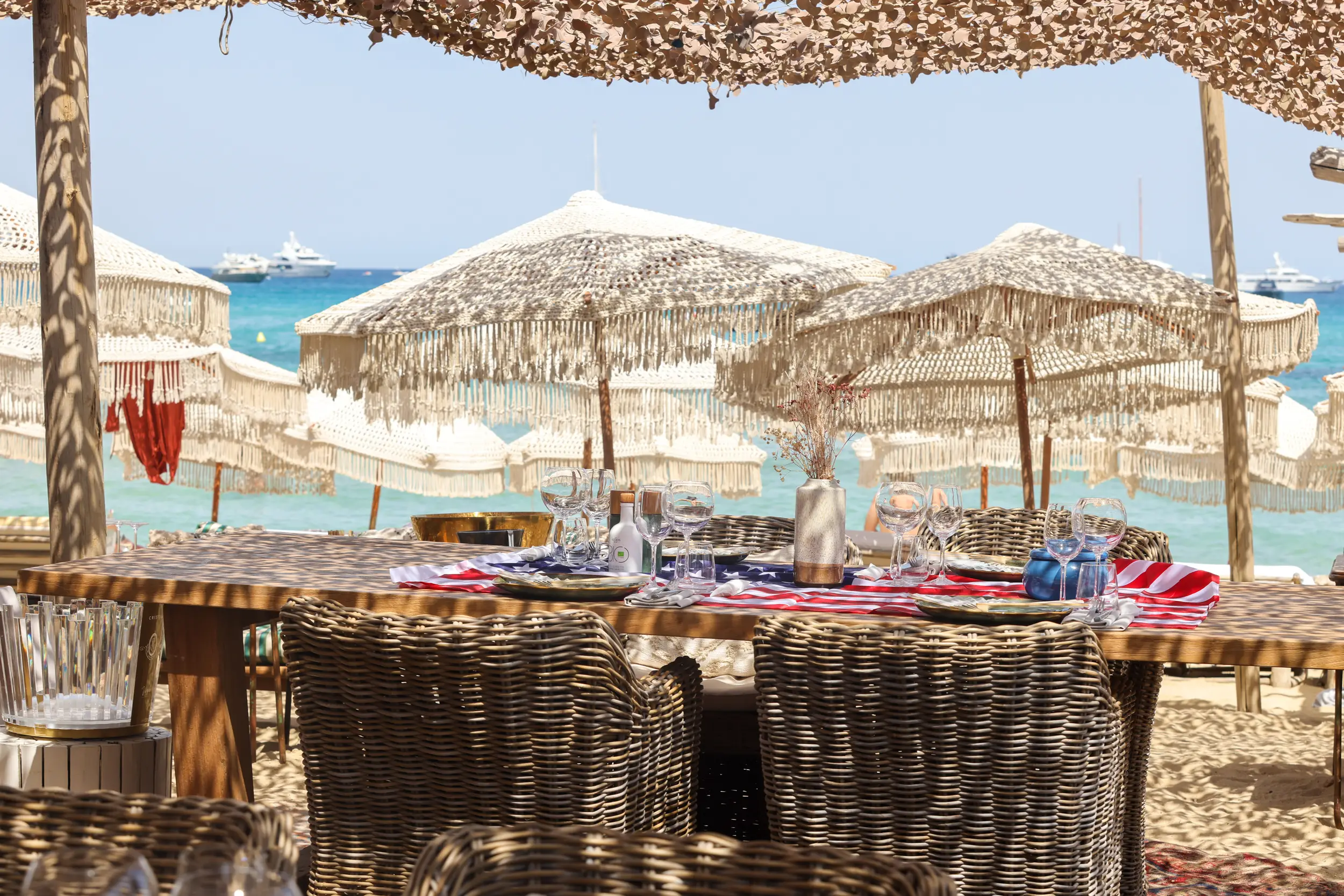 Pampelonne beach restaurant — festive lifestyle detail