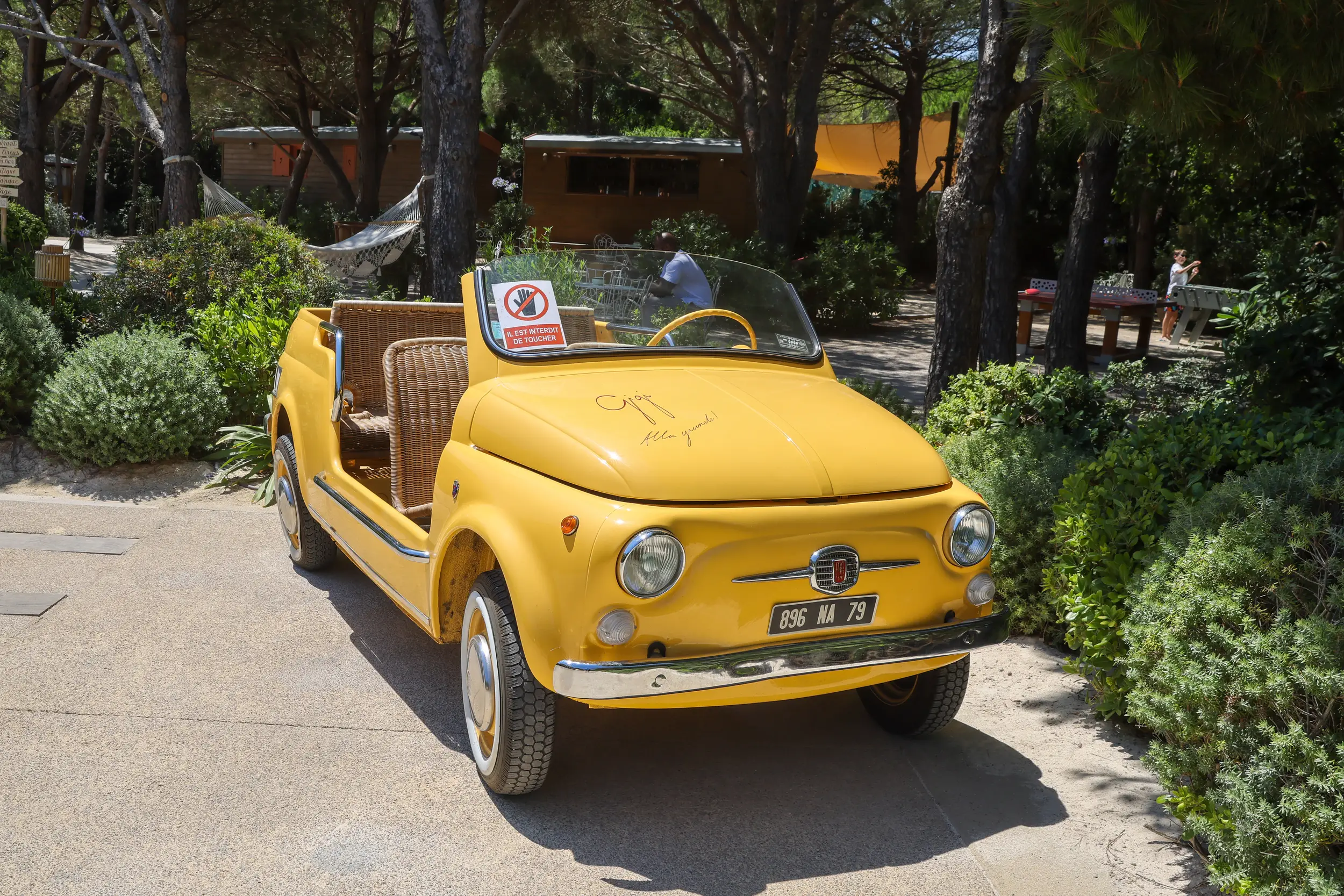 Saint-Tropez beach restaurant — festive lunch on Pampelonne