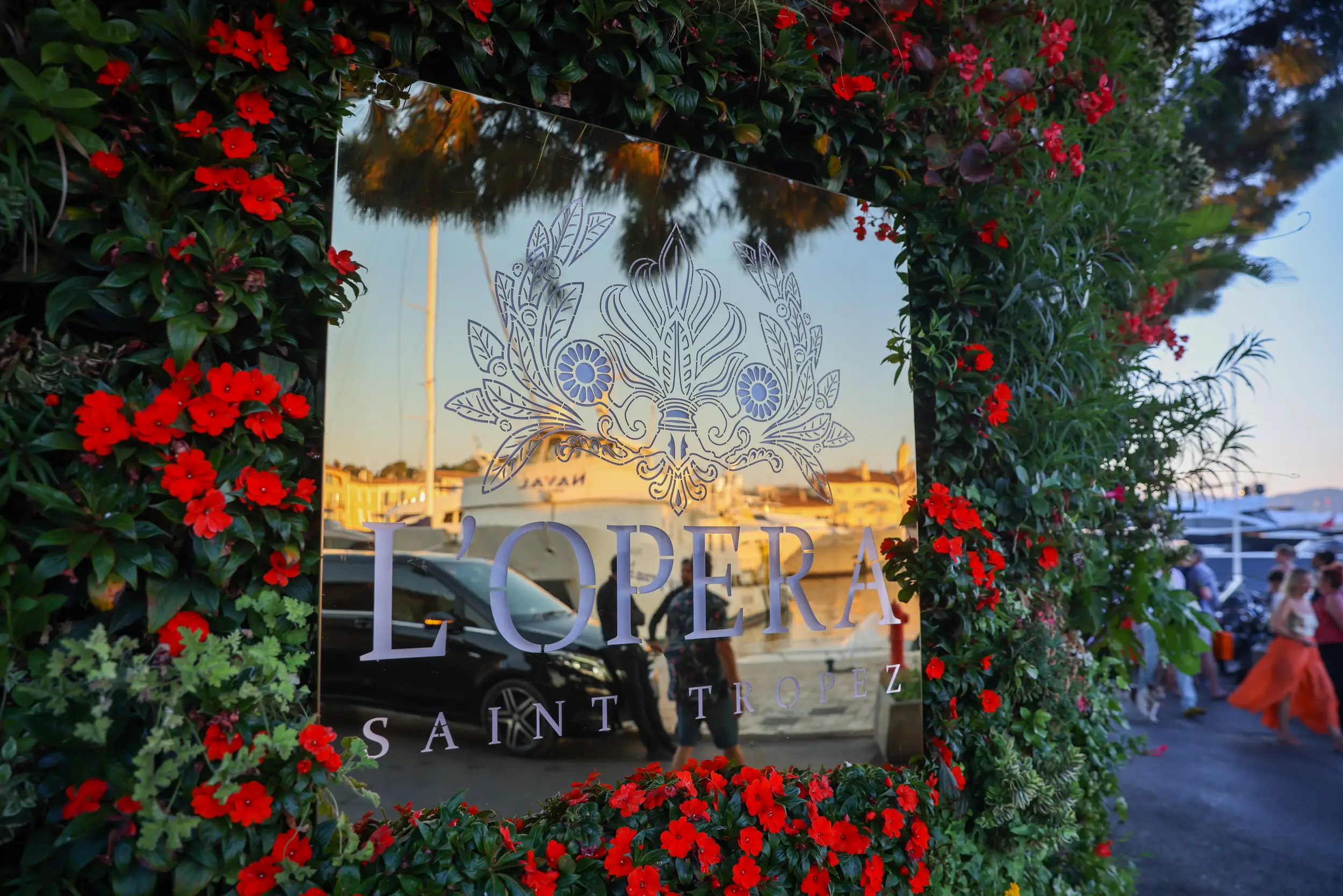Saint-Tropez festive dinner — L'Opéra, in-town cabaret